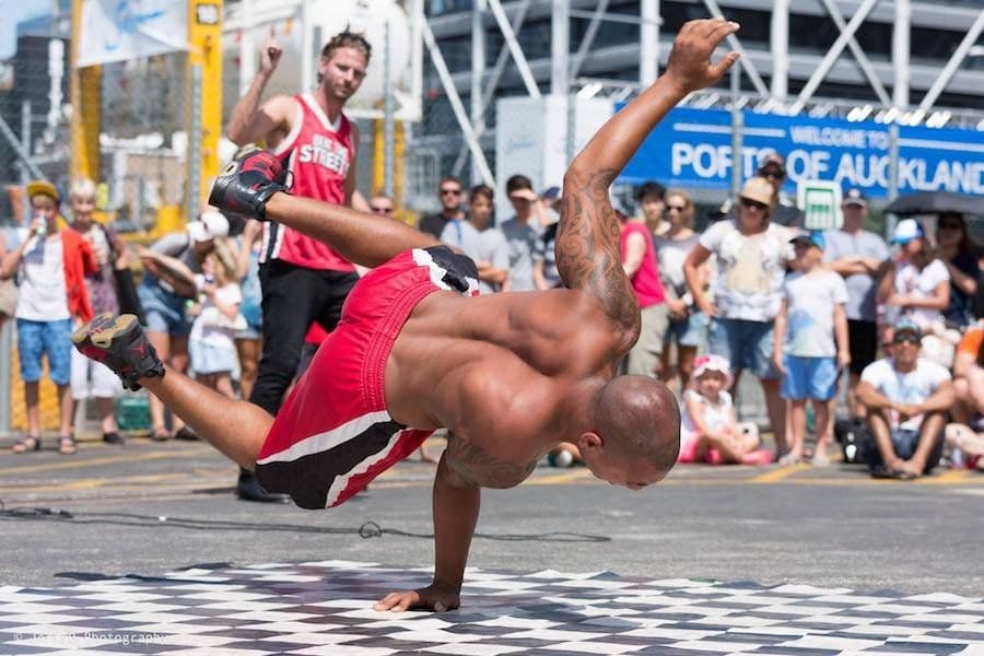 Acrobatic Breakdance Show!