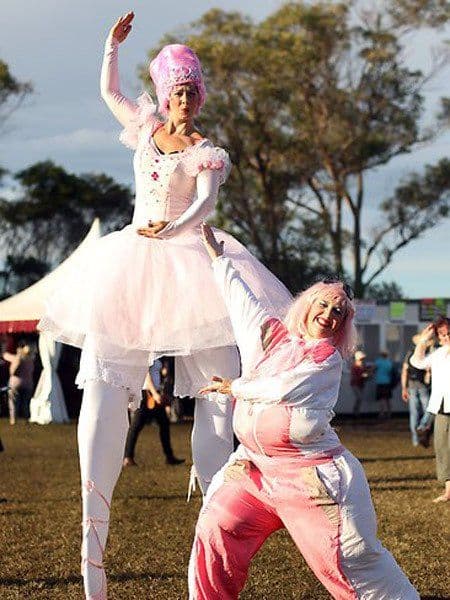 Sugarplum – roving stilts
