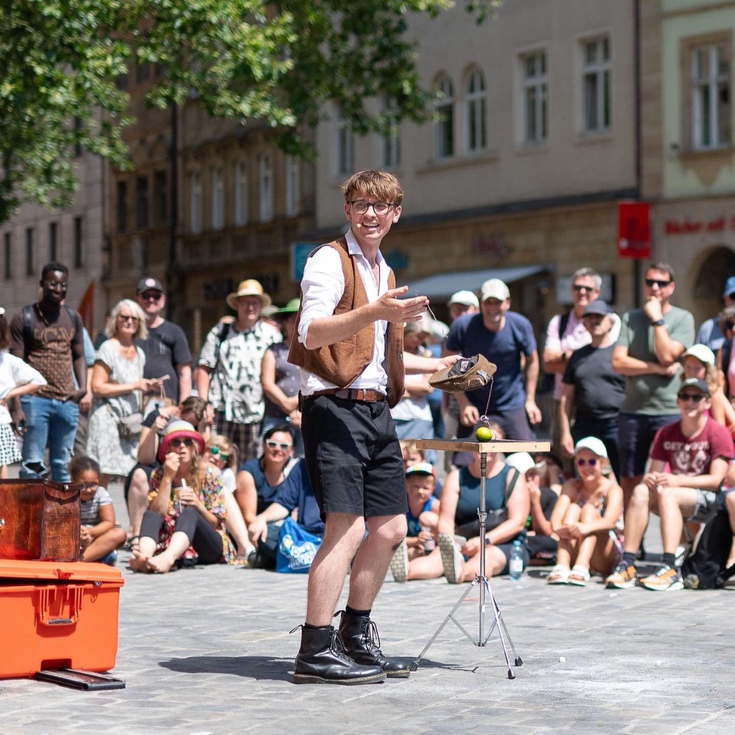 Sam – Magician & Card Tricks