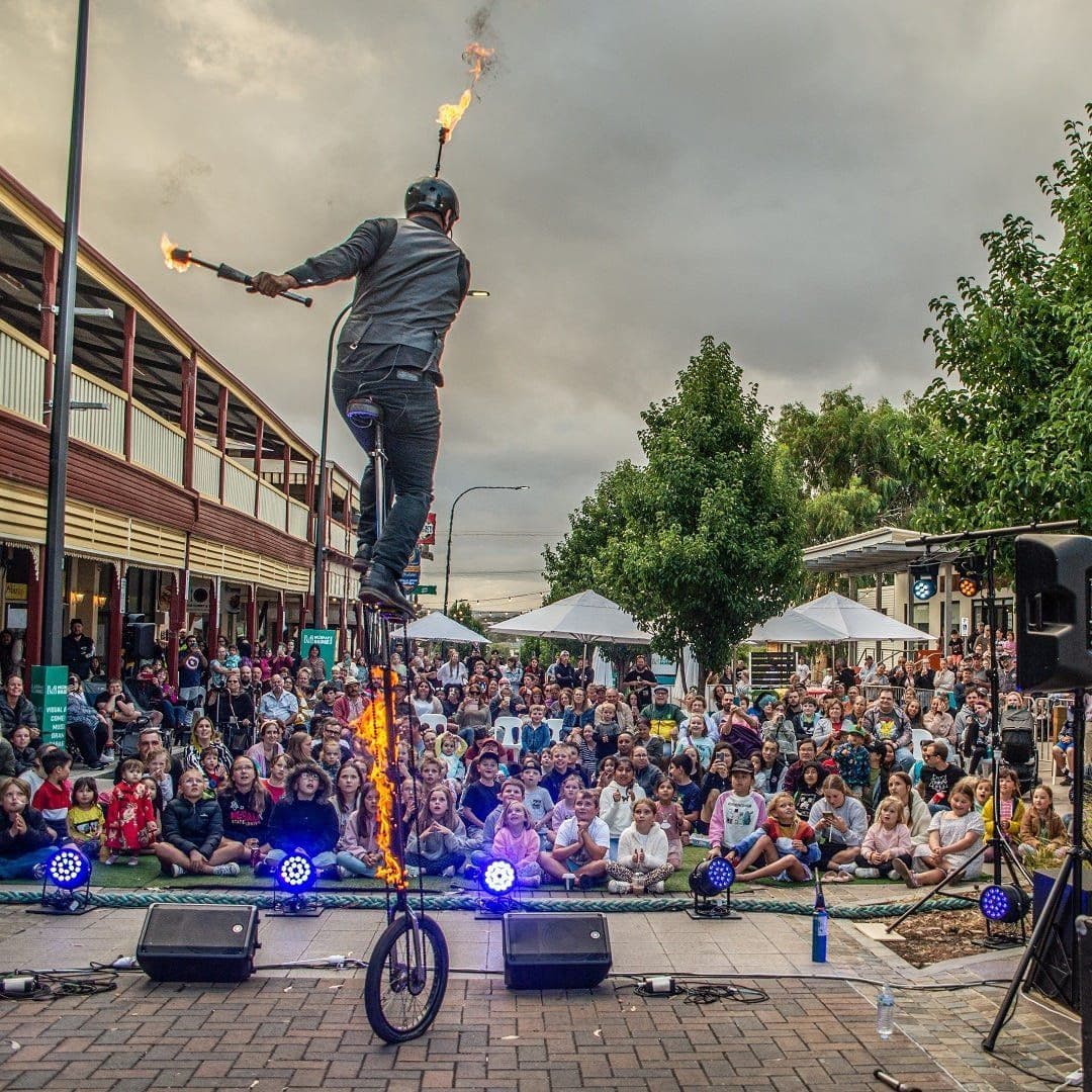 Stunt Juggler & Unicyclist