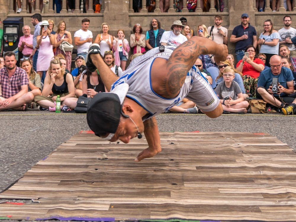 Acrobatic Breakdance Show!