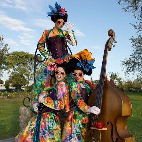 Shrinking Violets – stilts & musicians