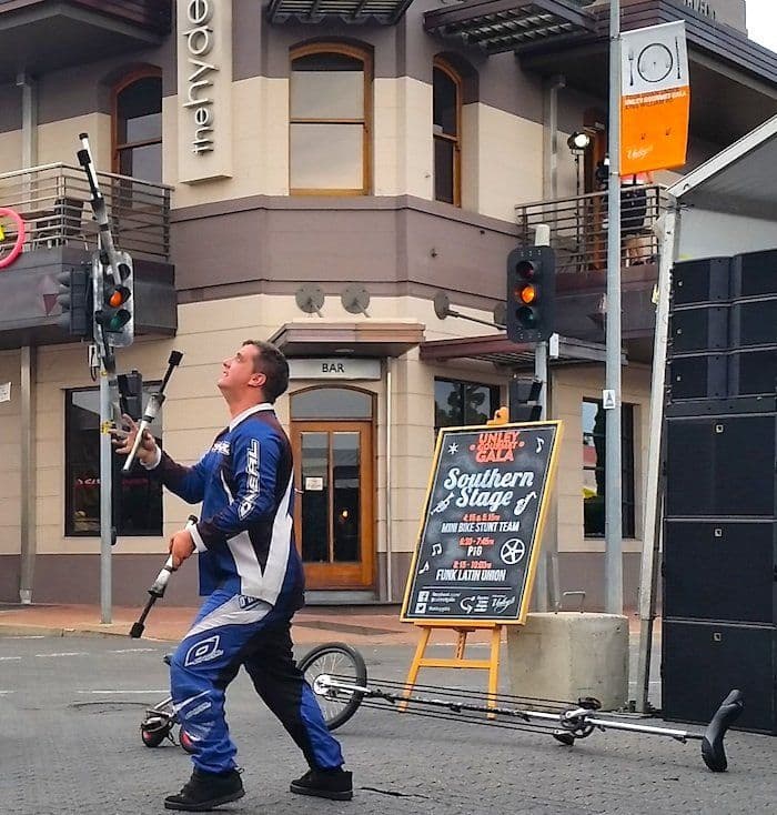 Stunt Juggler & Unicyclist