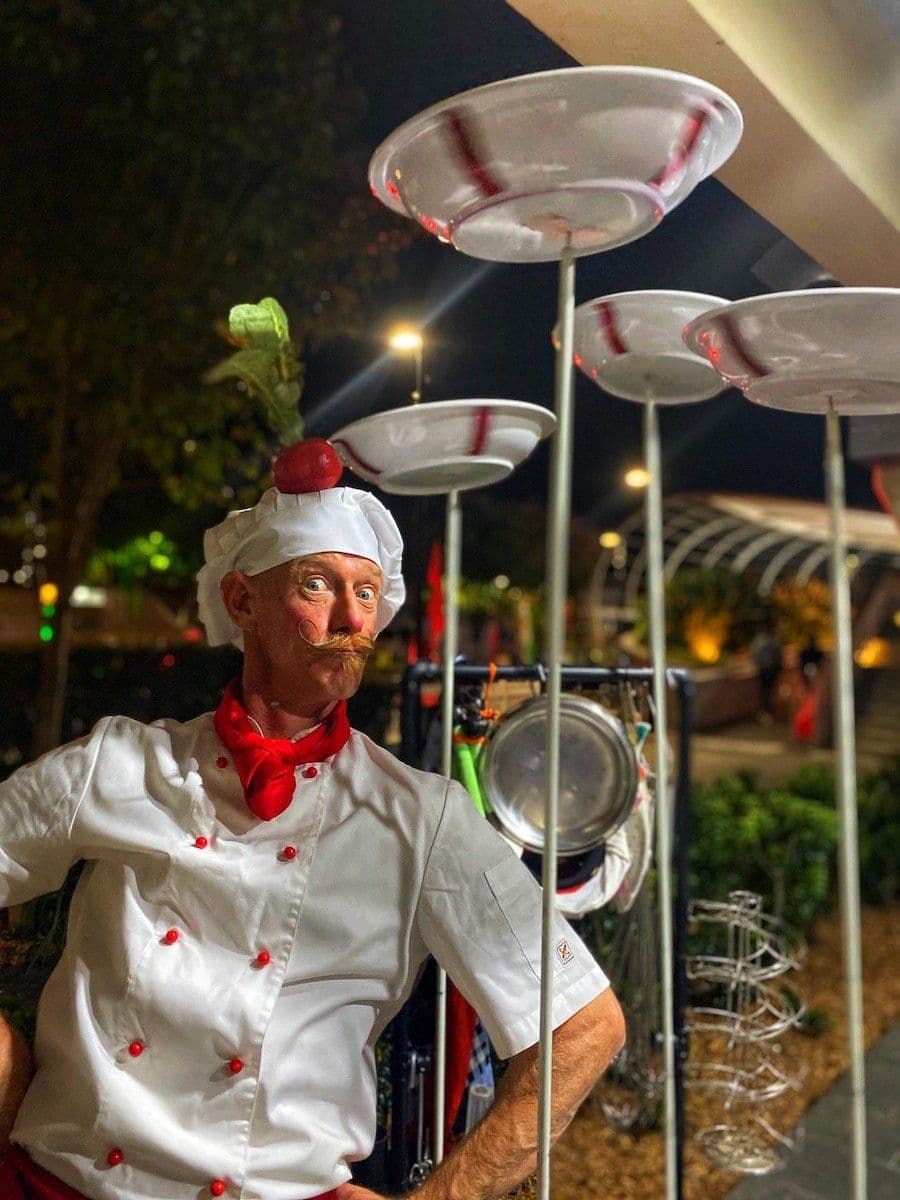 Roving Chef & Waiter