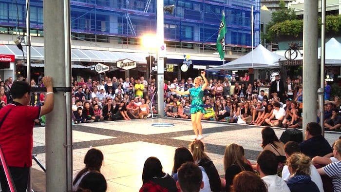 Eloise – Hula Hoop Queen