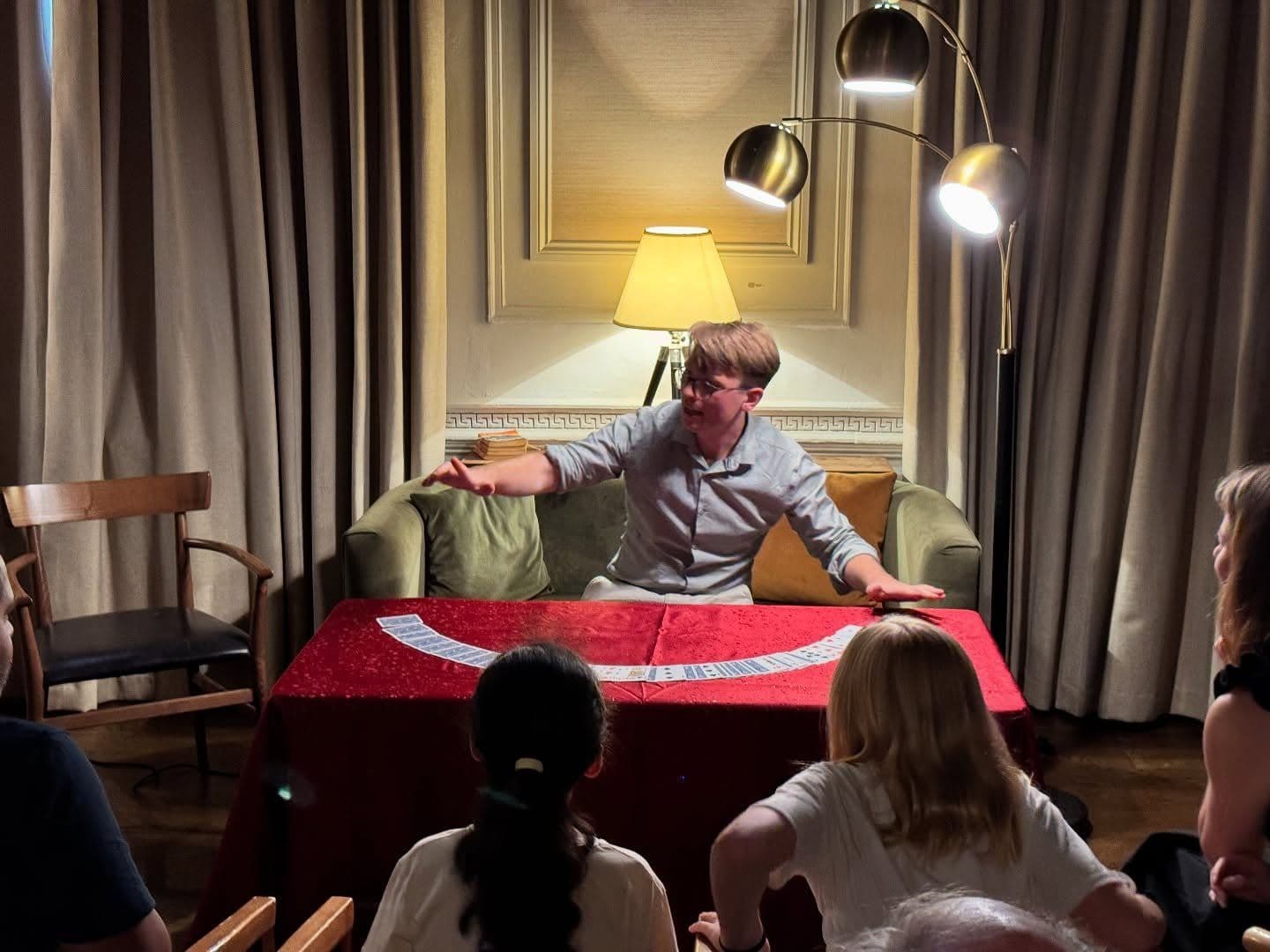 Sam – Magician & Card Tricks