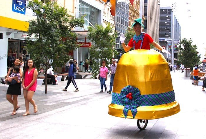 Bingle Bell, Christmas roving