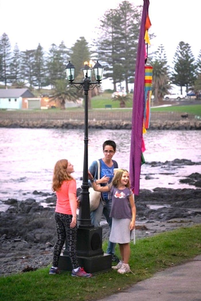 Speaking Lampposts