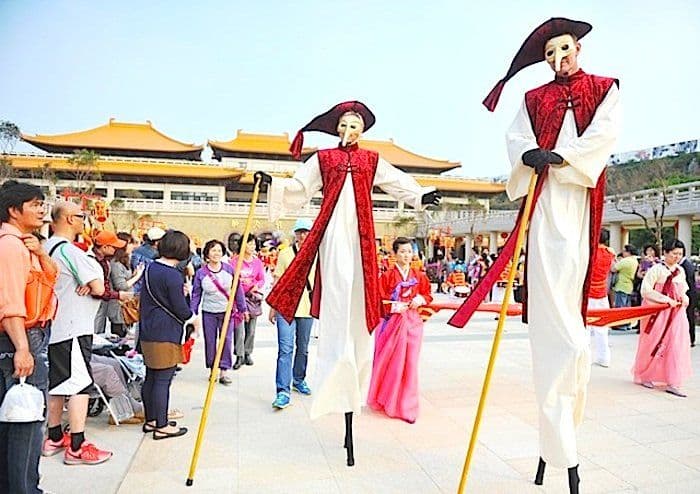 Brisbane Stilt walkers