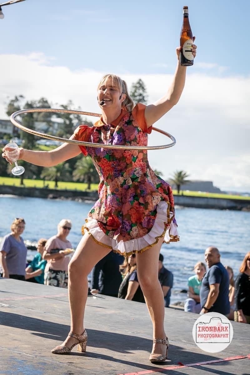 Eloise – Hula Hoop Queen