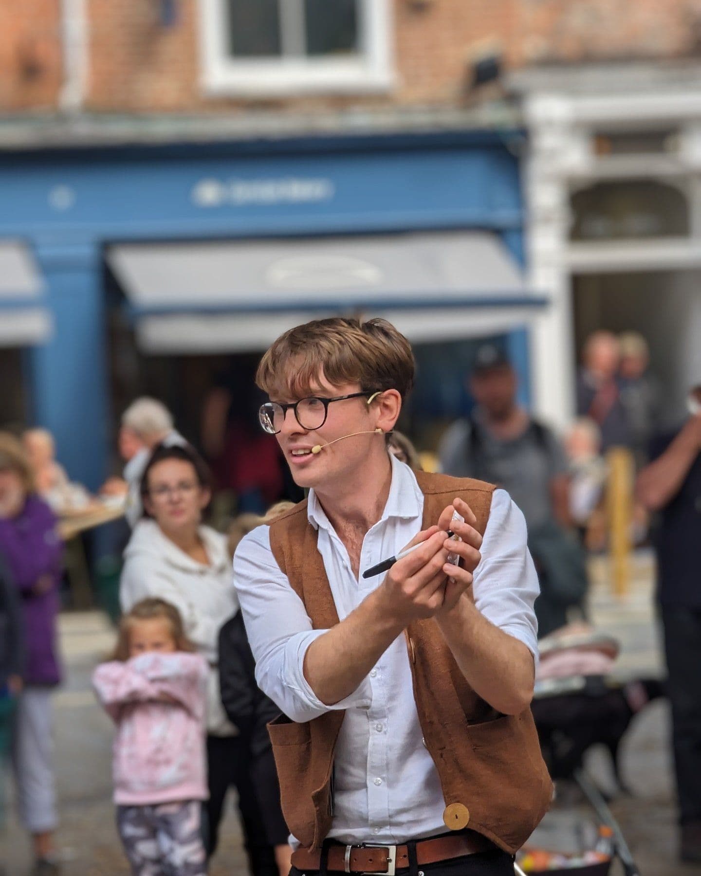 Sam – Magician & Card Tricks
