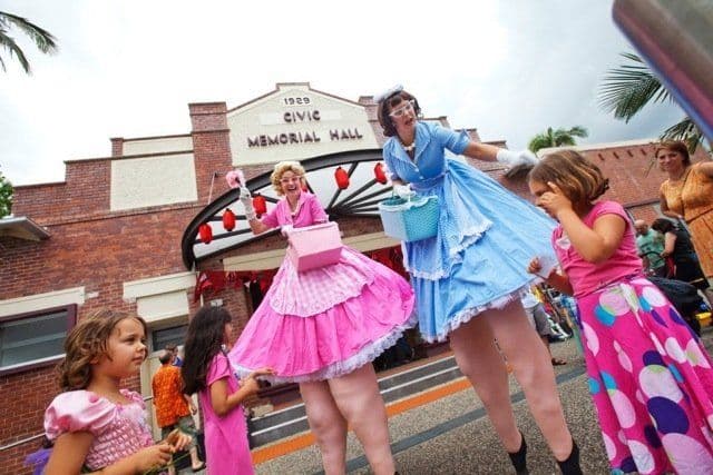 Comedy Stilts – Cupcakes