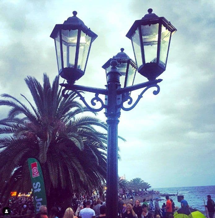 Speaking Lampposts